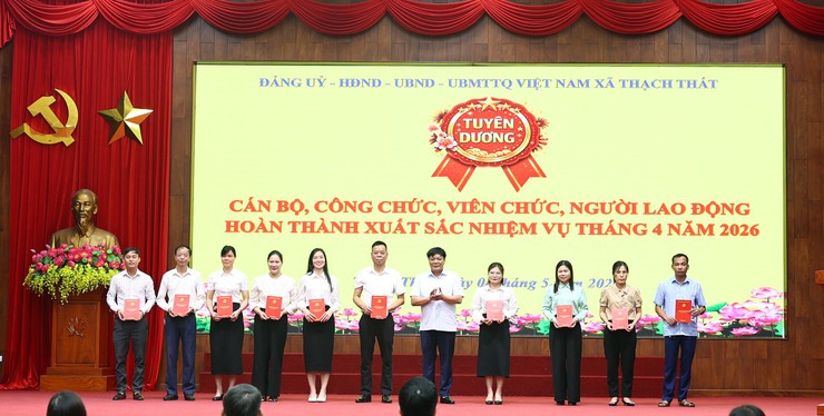Thạch Thất: Chào cờ đầu tháng, đánh giá kết quả tháng 4 và triển khai nhiệm vụ trọng tâm tháng 5/2026- Ảnh 3.