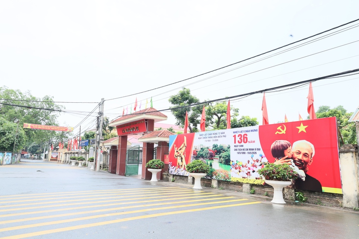 Quảng Bị rực rỡ cờ hoa chào mừng kỷ niệm 136 năm Ngày sinh Chủ tịch Hồ Chí Minh và 72 năm Chiến thắng Điện Biên Phủ- Ảnh 3.