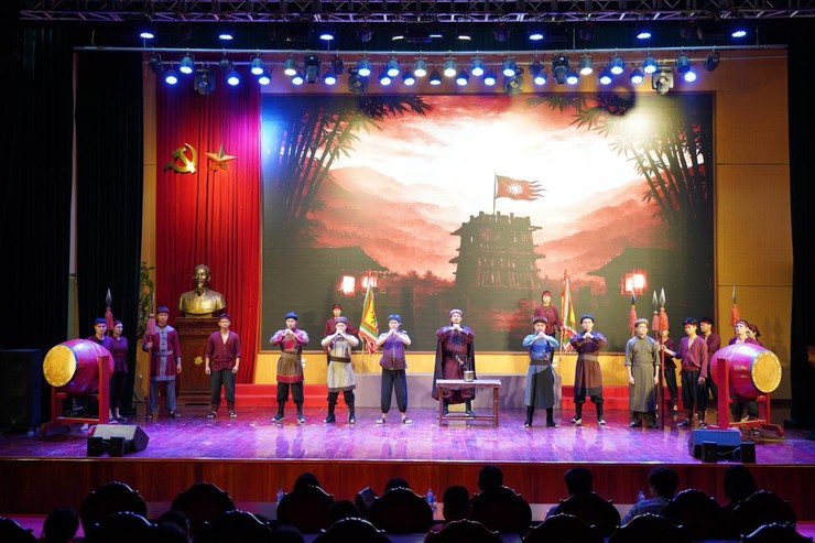 Quang Minh tổ chức chương trình giới thiệu, biểu diễn sân khấu hóa tác phẩm văn học trong trường học- Ảnh 4.