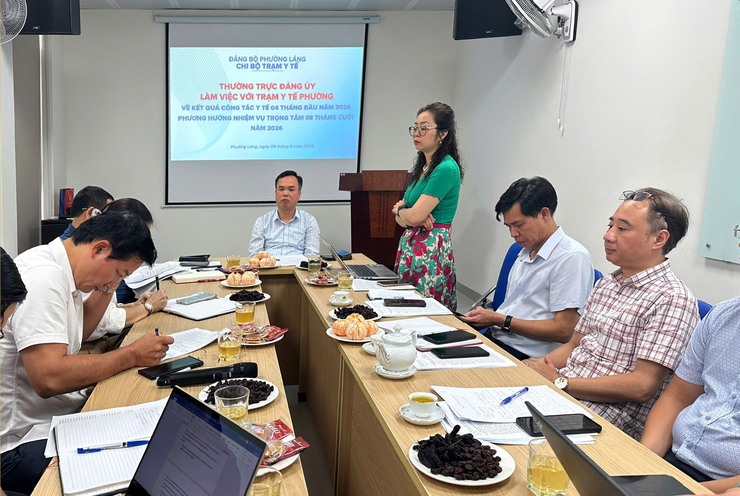 THƯỜNG TRỰC ĐẢNG ỦY PHƯỜNG LÀM VIỆC VỚI CẤP ỦY CHI BỘ, BAN GIÁM ĐỐC TRẠM Y TẾ PHƯỜNG LÁNG- Ảnh 3.