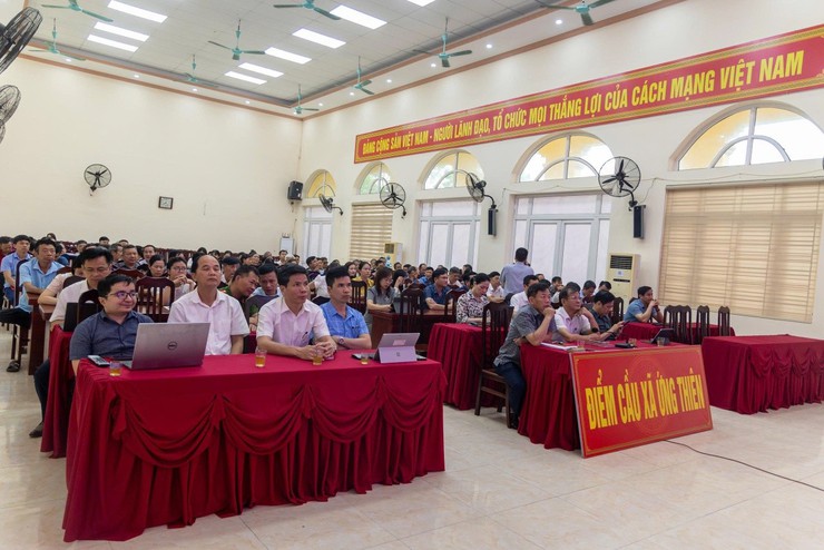 Hà Nội triển khai thi hành Luật Thủ đô năm 2026 Xã Ứng Thiên tham dự hội nghị trực tuyến cùng hơn 8.000 đại biểu toàn thành phố
- Ảnh 3.