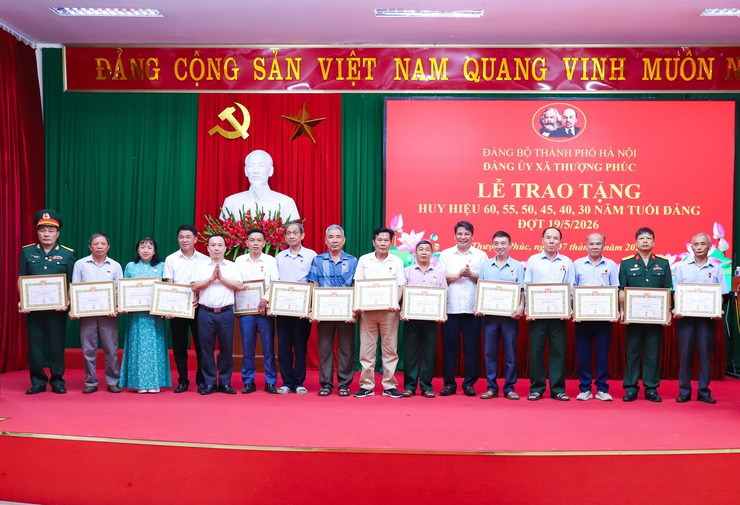 Xã Thượng Phúc trang trọng tổ chức lễ trao tặng huy hiệu đảng đợt 19/5/2026- Ảnh 3.