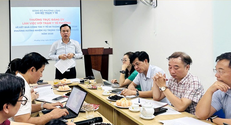 THƯỜNG TRỰC ĐẢNG ỦY PHƯỜNG LÀM VIỆC VỚI CẤP ỦY CHI BỘ, BAN GIÁM ĐỐC TRẠM Y TẾ PHƯỜNG LÁNG- Ảnh 1.