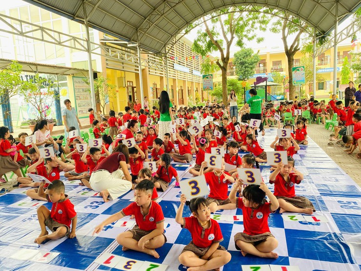 Trường mầm non trường Thịnh nâng cao kỹ năng tiếng Anh cho trẻ qua Hội thi “Rung chuông vàng”- Ảnh 4.