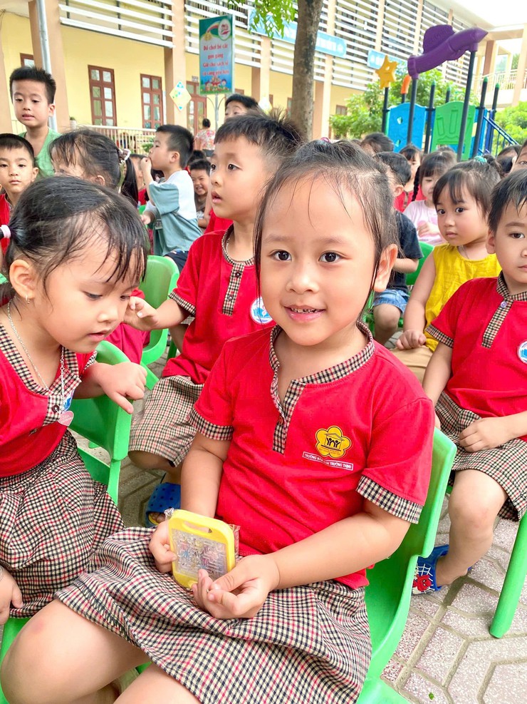 Trường mầm non trường Thịnh nâng cao kỹ năng tiếng Anh cho trẻ qua Hội thi “Rung chuông vàng”- Ảnh 3.