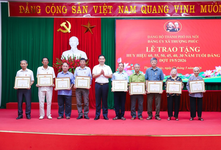 Xã Thượng Phúc trang trọng tổ chức lễ trao tặng huy hiệu đảng đợt 19/5/2026- Ảnh 2.