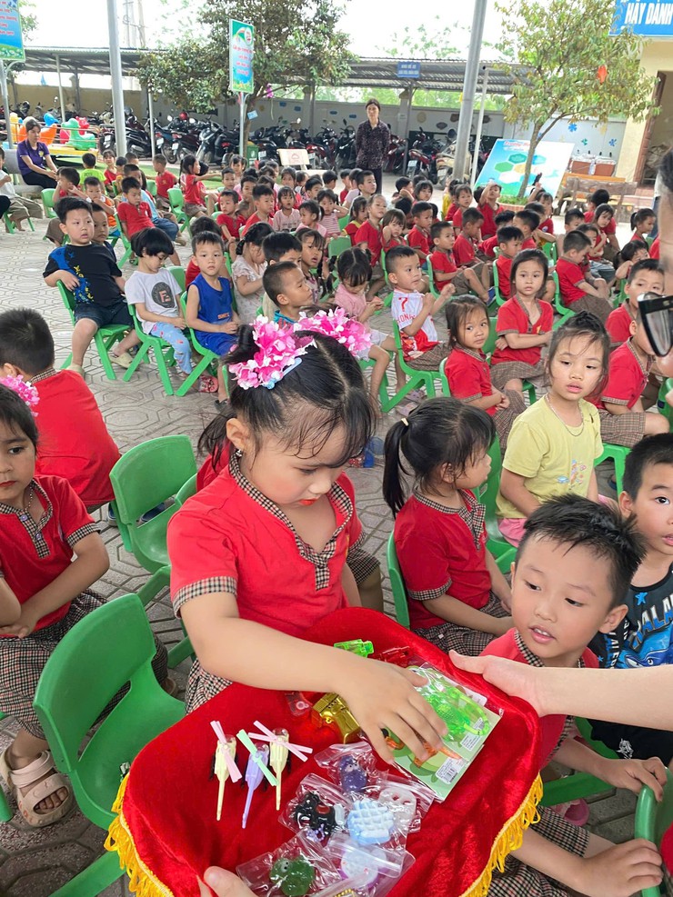 Trường mầm non trường Thịnh nâng cao kỹ năng tiếng Anh cho trẻ qua Hội thi “Rung chuông vàng”- Ảnh 1.