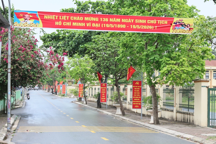 Quảng Bị rực rỡ cờ hoa chào mừng kỷ niệm 136 năm Ngày sinh Chủ tịch Hồ Chí Minh và 72 năm Chiến thắng Điện Biên Phủ- Ảnh 4.