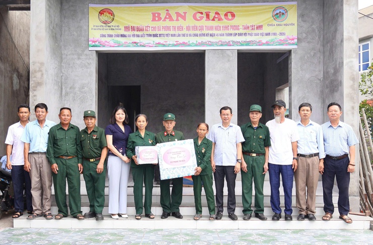 Xã Đoài Phương bàn giao nhà Đại đoàn kết chào mừng Đại hội đại biểu toàn quốc MTTQ Việt Nam lần thứ XI - Ảnh 5.