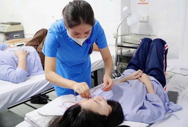 Liệt mặt do Zona thần kinh - Đừng chủ quan ở người trẻ- Ảnh 1.