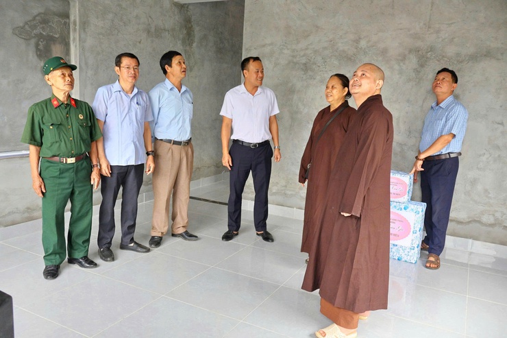 Xã Đoài Phương bàn giao nhà Đại đoàn kết chào mừng Đại hội đại biểu toàn quốc MTTQ Việt Nam lần thứ XI - Ảnh 3.