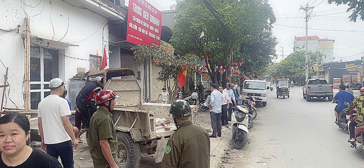Xã Ngọc Hồi ra quân lập lại trật tự văn minh đô thị- Ảnh 4.