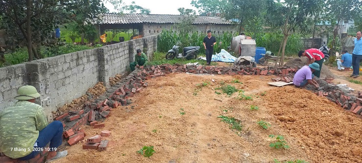 Xã Vật Lại kiểm tra, xử lý trường hợp xây dựng vi phạm trên đất nông nghiệp của hộ gia đình ông Phùng Văn Mạnh, tại xóm Lọc, thôn Vật Lại 1- Ảnh 2.