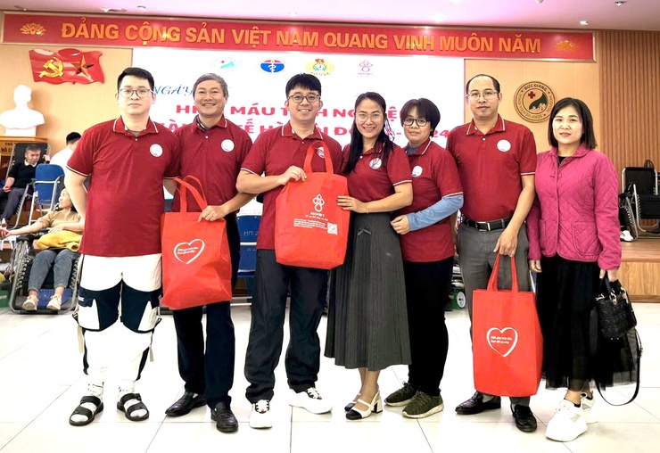 Giọt máu nghĩa tình và trái tim không ngừng sẻ chia của người cán bộ ngành y- Ảnh 2.