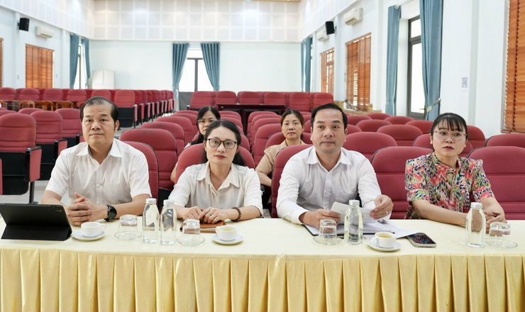 Đoàn ĐBQH sau Kỳ hợp thứ Nhất, Quốc hội khóa XVI tiếp xúc cử tri Đơn vị số 05- Ảnh 2.