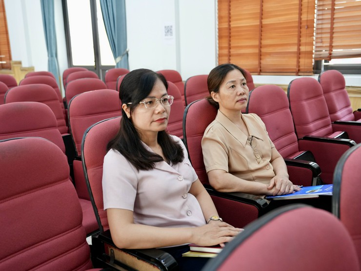Đoàn ĐBQH sau Kỳ hợp thứ Nhất, Quốc hội khóa XVI tiếp xúc cử tri Đơn vị số 05- Ảnh 3.