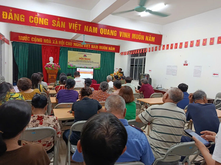 Phường Long Biên đẩy mạnh công tác tuyên truyền tích hợp tài khoản hưởng an sinh xã hội trên ứng dụng VneID- Nâng cao hiệu quả phục vụ người dân trong chuyển đổi- Ảnh 2.