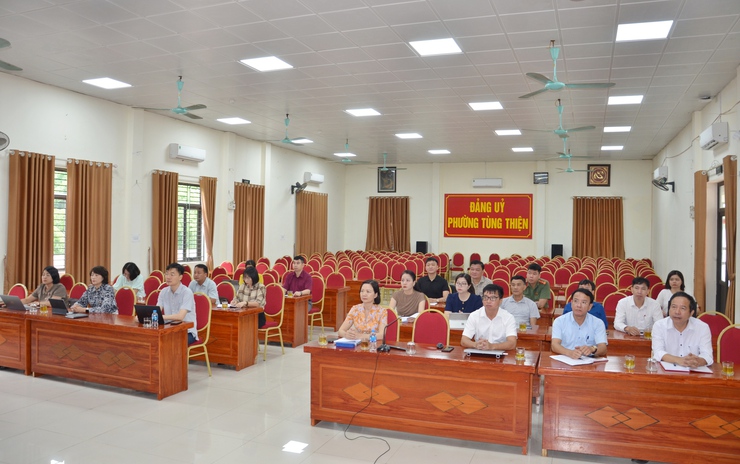 Phường Tùng Thiện tham dự trực tuyến Hội nghị triển khai thi hành Luật Thủ đô số 02/2026/QH16- Ảnh 1.