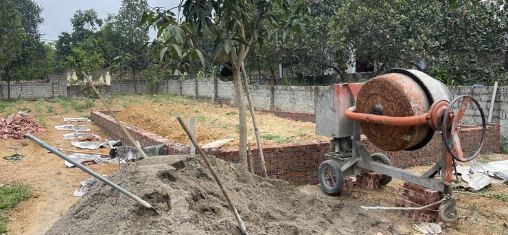 Xã Vật Lại kiểm tra, xử lý trường hợp xây dựng vi phạm trên đất nông nghiệp của hộ gia đình ông Phùng Văn Mạnh, tại xóm Lọc, thôn Vật Lại 1- Ảnh 1.