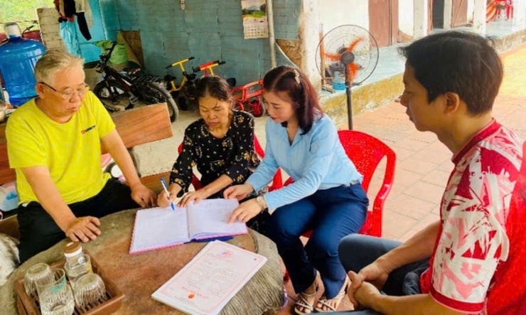 Đoài Phương hỗ trợ thực hiện thủ tục hành chính tại nhà cho người yếu thế, người bệnh hiểm nghèo- Ảnh 2.