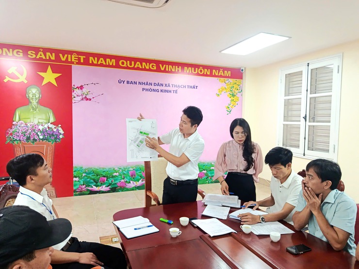 Xã Thạch Thất tổ chức hội nghị thu thập hồ sơ xét ưu tiên giao đất tái định cư (Dự án cải tạo đường 420 đoạn đi qua thị trấn Liên Quan cũ)- Ảnh 2.
