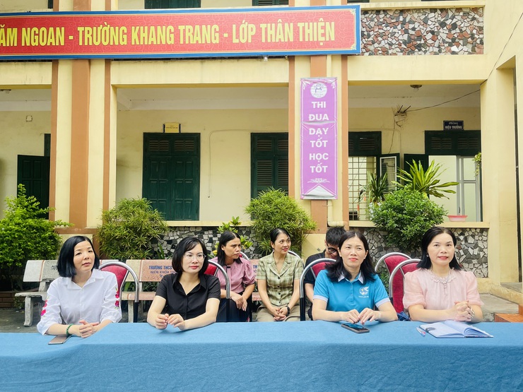 Hội Liên hiệp Phụ nữ xã tổ chức hội nghị tuyên truyền pháp luật hình sự đối với người dưới 18 tuổi; tuyên truyền phòng chống tai nạn thương tích cho học sinh tại trường THCS Vân Phúc- Ảnh 1.