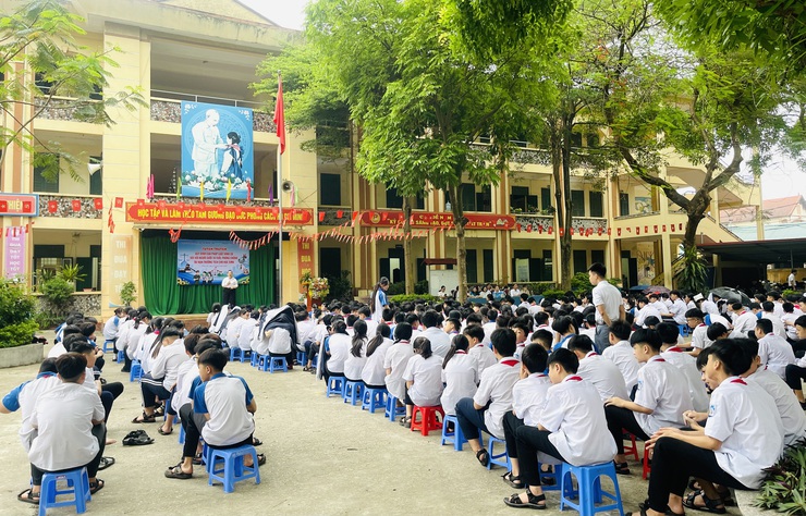 Hội Liên hiệp Phụ nữ xã tổ chức hội nghị tuyên truyền pháp luật hình sự đối với người dưới 18 tuổi; tuyên truyền phòng chống tai nạn thương tích cho học sinh tại trường THCS Vân Phúc- Ảnh 8.