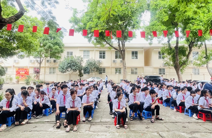 Hội Liên hiệp Phụ nữ xã tổ chức hội nghị tuyên truyền pháp luật hình sự đối với người dưới 18 tuổi; tuyên truyền phòng chống tai nạn thương tích cho học sinh tại trường THCS Vân Phúc- Ảnh 3.