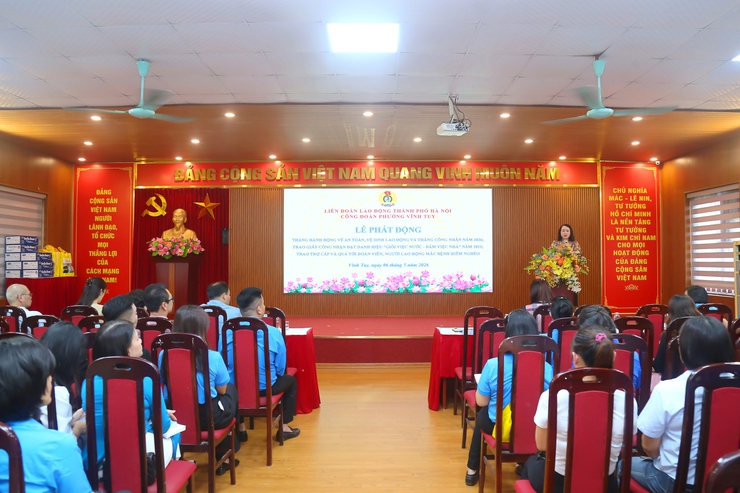 Công đoàn phường Vĩnh Tuy quan tâm chăm lo tới người lao động mắc bệnh hiểm nghèo nhân dịp Tháng Công nhân năm 2026 .- Ảnh 3.