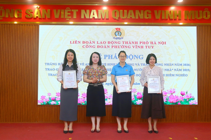 Công đoàn phường Vĩnh Tuy quan tâm chăm lo tới người lao động mắc bệnh hiểm nghèo nhân dịp Tháng Công nhân năm 2026 .- Ảnh 4.