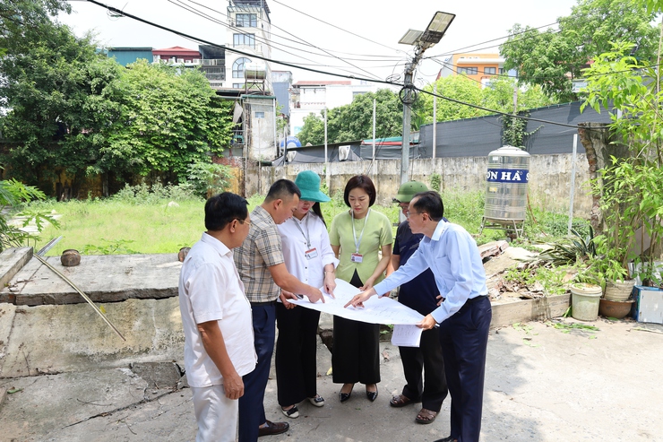 Phường Bồ Đề: Sâu sát cơ sở, đẩy mạnh Giải phóng mặt bằng Dự án cầu Trần Hưng Đạo với phương châm "Ý Đảng hợp lòng dân"- Ảnh 1.