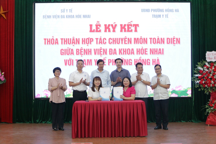 Bệnh viện đa khoa Hòe Nhai ký kết hỗ trợ chuyên môn toàn diện với Trạm Y tế phường Hồng Hà- Ảnh 1.