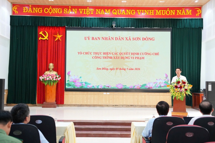 Xã Sơn Đồng tổ chức cưỡng chế vi phạm đất đai- Ảnh 1.