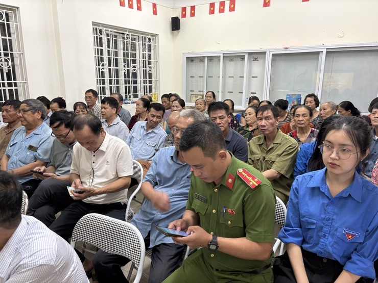 Phường Long Biên đẩy mạnh công tác tuyên truyền tích hợp tài khoản hưởng an sinh xã hội trên ứng dụng VneID- Nâng cao hiệu quả phục vụ người dân trong chuyển đổi- Ảnh 1.