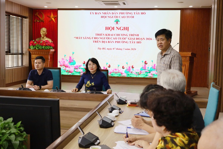 Phường Tây Hồ: Triển khai chương trình khám mắt miễn phí "Mắt sáng cho Người cao tuổi".- Ảnh 2.