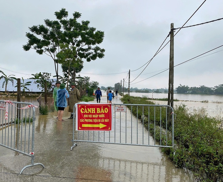 Xuân Mai yêu cầu chủ động triển khai các biện pháp ứng phó với mưa dông, lốc, sét, mưa đá và gió giật mạnh nhằm bảo đảm an toàn về người và tài sản- Ảnh 1.