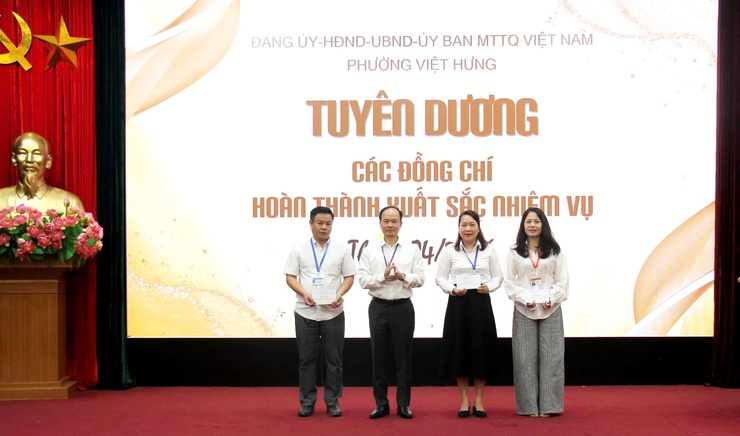 Phường Việt Hưng tổ chức buổi sinh hoạt dưới cờ tháng 5/2026- Ảnh 3.