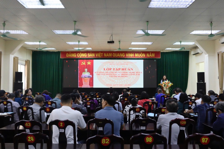 Tập huấn kỹ năng số, ứng dụng công nghệ số và trí tuệ nhân tạo AI trong công tác xây dựng Đảng- Ảnh 1.