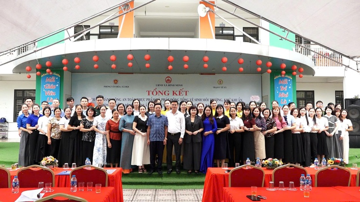 Lễ tổng kết Tháng hành động về An toàn thực phẩm và phát động vệ sinh môi trường, khử khuẩn, phòng, chống bệnh sốt xuất huyết và tay chân miệng trên địa bàn xã Bình Minh- Ảnh 10.