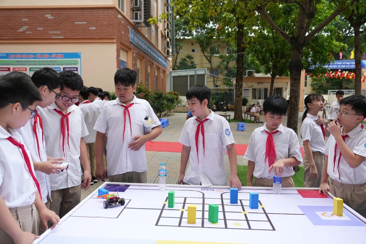 TRƯỜNG THCS NGỌC LÂM TỔ CHỨC LỄ RA MẮT MÔ HÌNH ĐIỂM: “ỨNG DỤNG HIỆU QUẢ TRÍ TUỆ NHÂN TẠO (AI) TRONG QUẢN LÝ VÀ DẠY HỌC”- Ảnh 13.