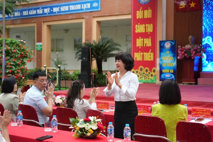 TRƯỜNG THCS NGỌC LÂM TỔ CHỨC LỄ RA MẮT MÔ HÌNH ĐIỂM: “ỨNG DỤNG HIỆU QUẢ TRÍ TUỆ NHÂN TẠO (AI) TRONG QUẢN LÝ VÀ DẠY HỌC”- Ảnh 2.