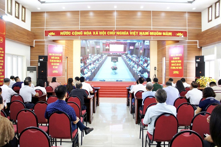 Phường Phú Thượng tham dự Hội nghị triển khai thi hành Luật Thủ đô và giao ban định kỳ giữa Thành ủy – HĐND – UBND – Ủy ban MTTQ Việt Nam Thành phố với cơ sở- Ảnh 2.