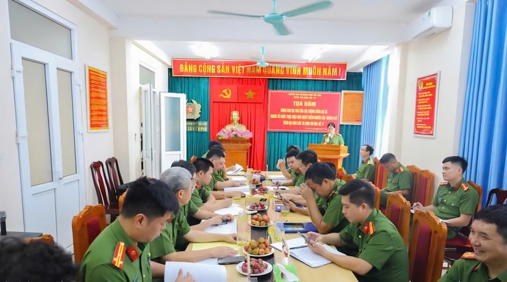 Công an xã Phú Nghĩa tham dự tọa đàm nâng cao vai trò Công an cấp xã trong giải quyết “điểm nghẽn” của Thành phố trên địa bàn- Ảnh 1.