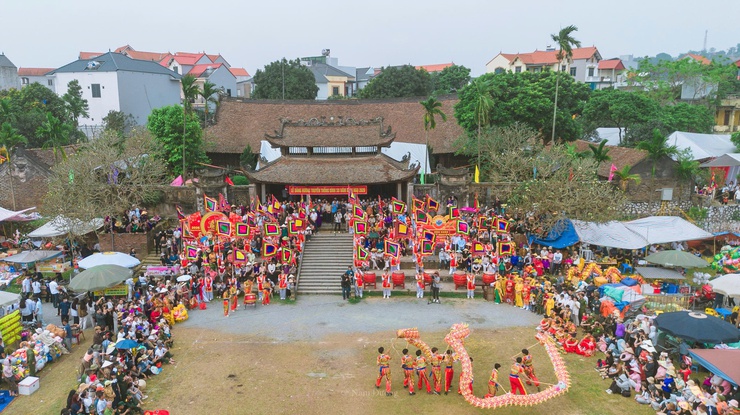 XÃ HƯNG ĐẠO TỔ CHỨC CHƯƠNG TRÌNH BIỂU DIỄN NGHỆ THUẬT CHÀO MỪNG 72 NĂM NGÀY CHIẾN THẮNG ĐIỆN BIÊN PHỦ- Ảnh 1.