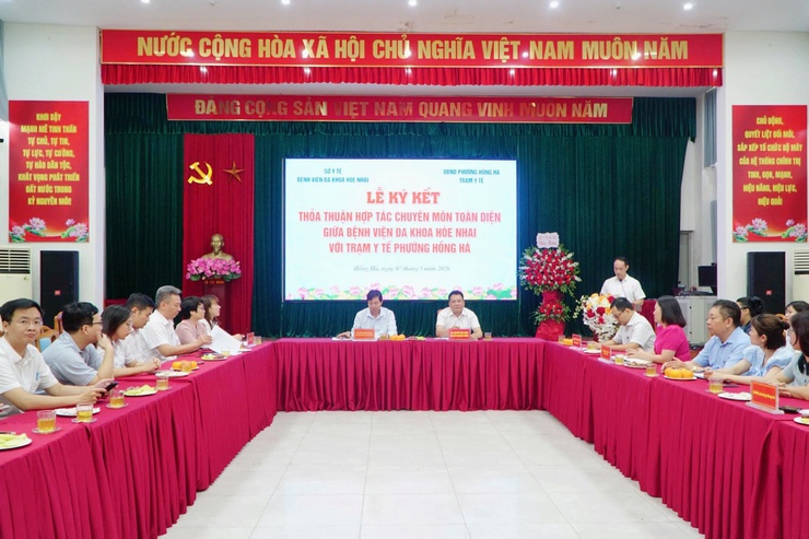 Phường Hồng Hà ký kết hợp tác hỗ trợ toàn diện về công tác khám chữa bệnh và hỗ trợ chuyên môn giữa Bệnh viện đa khoa Hoè Nhai với Trạm y tế phường Hồng Hà- Ảnh 1.