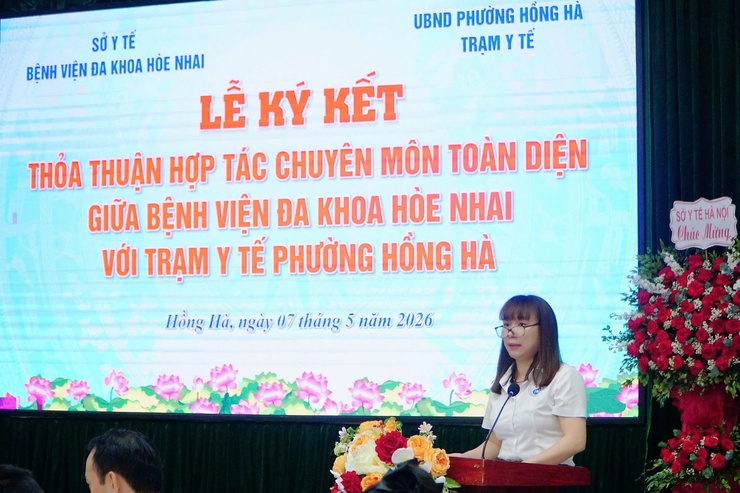 Phường Hồng Hà ký kết hợp tác hỗ trợ toàn diện về công tác khám chữa bệnh và hỗ trợ chuyên môn giữa Bệnh viện đa khoa Hoè Nhai với Trạm y tế phường Hồng Hà- Ảnh 4.