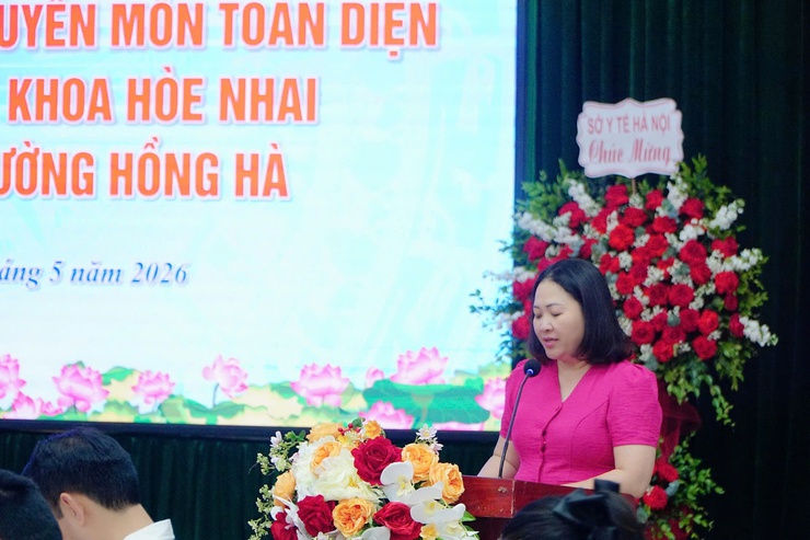Phường Hồng Hà ký kết hợp tác hỗ trợ toàn diện về công tác khám chữa bệnh và hỗ trợ chuyên môn giữa Bệnh viện đa khoa Hoè Nhai với Trạm y tế phường Hồng Hà- Ảnh 2.
