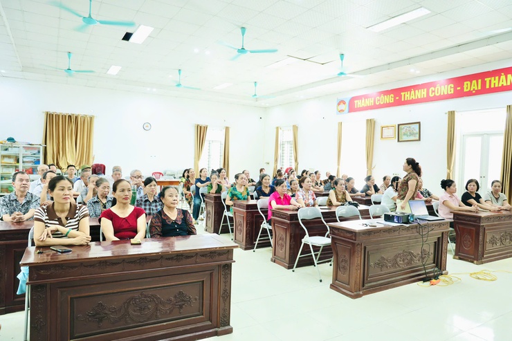 Trạm Y tế xã Phú Nghĩa tăng cường truyền thông chăm sóc các vấn đề về mắt và phòng chống bệnh mù lòa cho người dân- Ảnh 3.