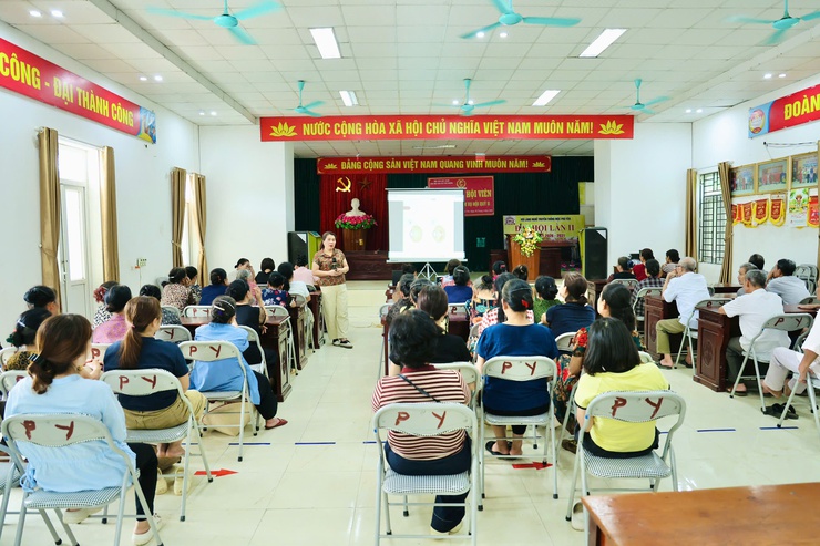 Trạm Y tế xã Phú Nghĩa tăng cường truyền thông chăm sóc các vấn đề về mắt và phòng chống bệnh mù lòa cho người dân- Ảnh 1.