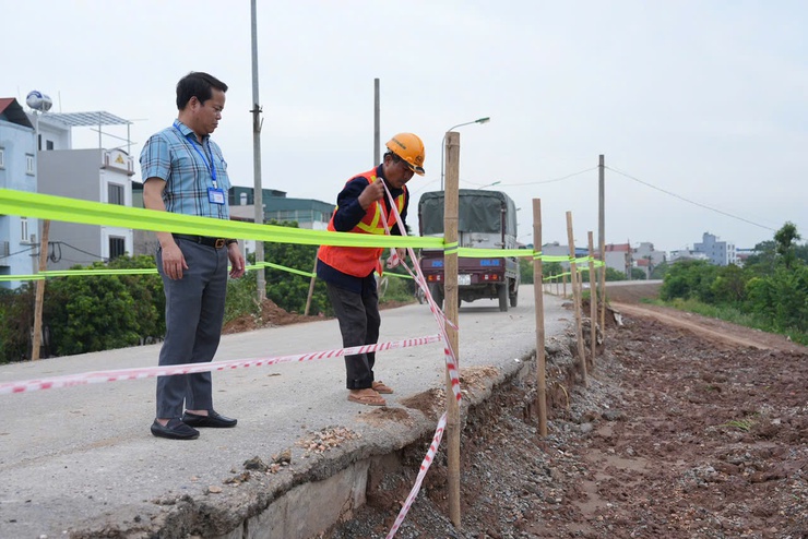 Phường Yên Nghĩa tổ chức kiểm điểm tiến độ thực hiện Dự án đầu tư xây dựng đường Đê Tả Đáy- Ảnh 1.